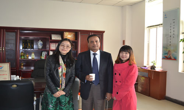 孟加拉國(guó)客戶采購(gòu)30噸米糠膨化浸出精煉脫蠟生產(chǎn)線